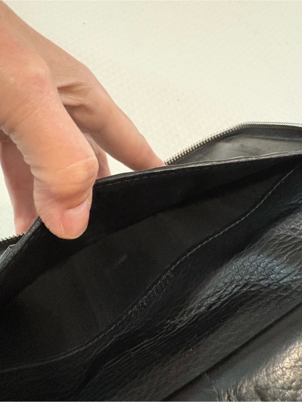 Gucci Black Leather Zip Around Wallet - Picture 9 of 12